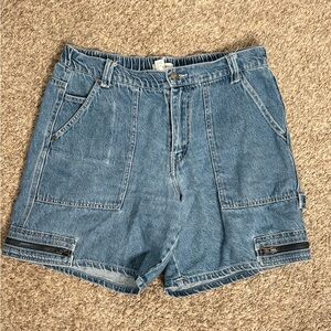 medium length cargo jorts!